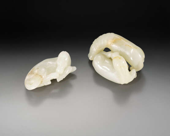 TWO WHITE JADE CARVINGS OF HORSES - Foto 1