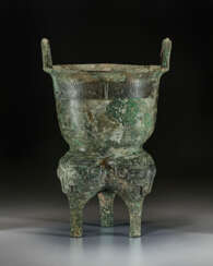 A LARGE BRONZE RITUAL TRIPOD STEAMER, YAN