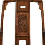 A PAIR OF NANMU-INSET HUANGHUALI `SOUTHERN OFFICIAL`S HAT` ARMCHAIRS - Foto 5