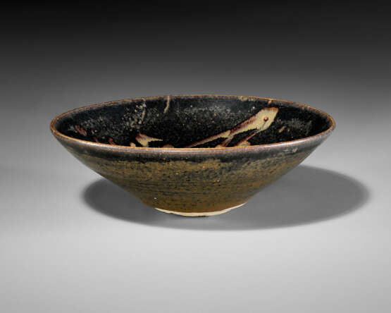 A PAINTED JIZHOU `BLOSSOMING PLUM AND CRESCENT MOON` BOWL - photo 4