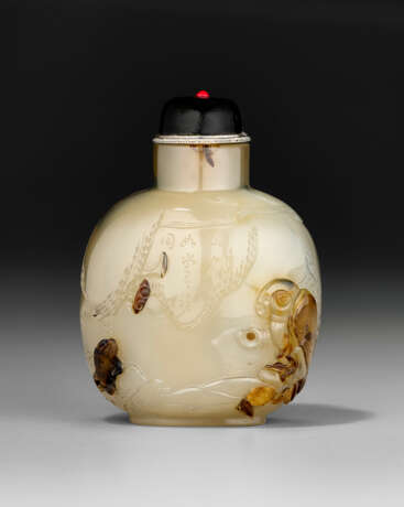 A LARGE CARVED AGATE SNUFF BOTTLE - фото 1