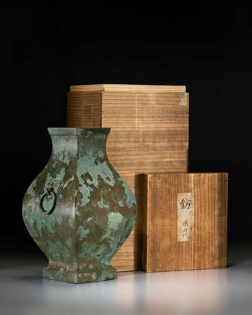 A BRONZE WINE VESSEL, FANGHU - фото 1