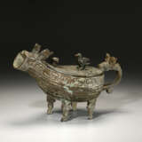 A VERY RARE BRONZE RITUAL POURING VESSEL AND COVER, YI - photo 1