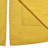 A RARE KESI APRICOT-GROUND TWELVE-SYMBOL ‘DRAGON’ ROBE - Foto 4