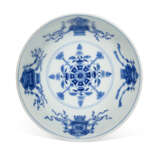 A FAMILLE ROSE RUBY-GROUND SGRAFFIATO `MEDALLION` BOWL - Foto 3