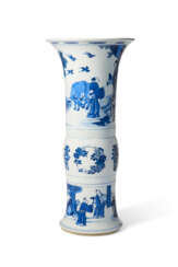 A BLUE AND WHITE &#39;PHOENIX TAIL&#39; VASE