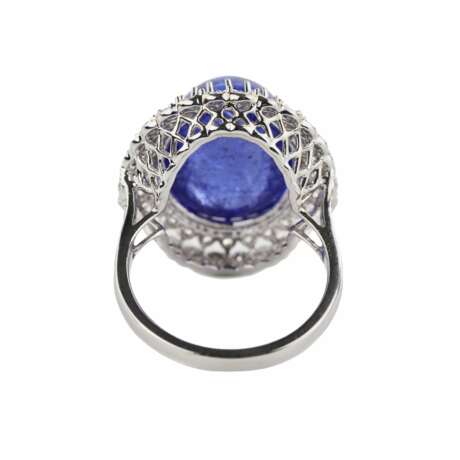 Ring in 18K white gold with tanzanite cabochon cut and loose diamonds. Tanzanite 21th century - photo 5