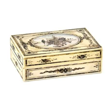 Ivory box with mother-of-pearl inlay. Pearl 19th century - photo 1