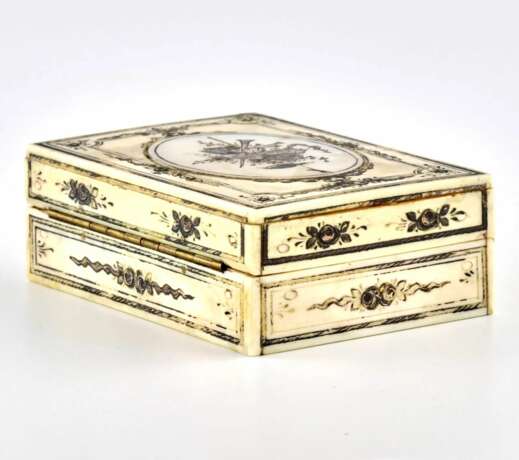 Ivory box with mother-of-pearl inlay. Pearl 19th century - photo 5