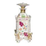 Perfume bottle made of French polychrome and gilded porcelain. Jacob Petit 19th century Porcelain Hand Painted Gilding Napoleon III 19th century - photo 4