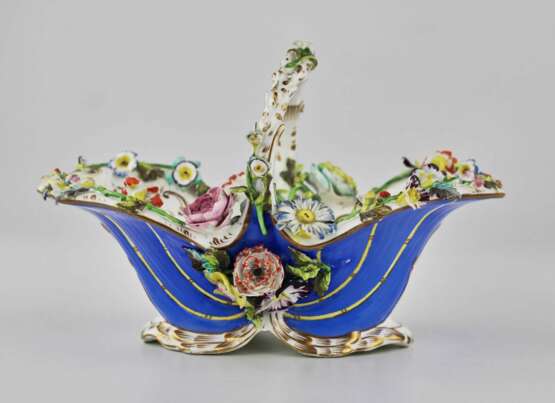 Porcelain vase-basket with molded flowers. Porcelain Romanticism 19th century - photo 3