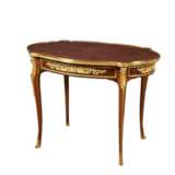 Table basse ovale de style Louis XVI mod&egrave;le Adam Weisweiler. France 19&egrave;me si&egrave;cle Mahogany and Gilded bronze mercury 19th century - Foto 3