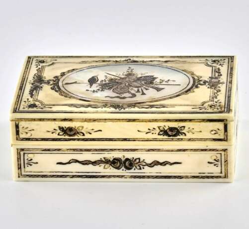 Ivory box with mother-of-pearl inlay. Pearl 19th century - photo 2