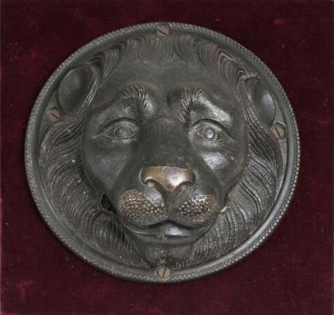 Renaissance-Türklopfer in Form eines Löwenkopfes - photo 1