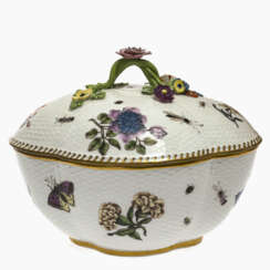 A small tureen