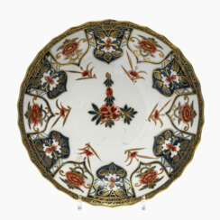 A bowl with "lambrequin decoration"