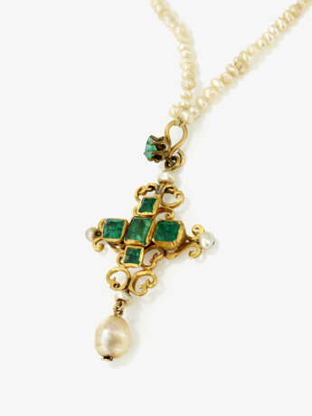 A seed pearl necklace with cross pendant with emeralds - photo 2