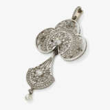 A pendant with diamonds - photo 1