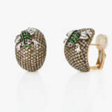 A pair of original ear clips decorated with a frog with tsavorites and champagne-coloured brilliant-cut diamonds - photo 1