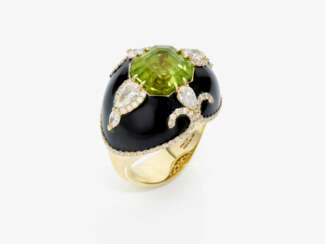 A ring with diamonds, peridot and black enamel