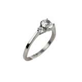 Кольцо белого металла с белыми камнями Swarovski. Металл 20th century г. - фото 2