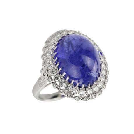 Bague en or blanc 18 carats avec tanzanite taille cabochon et diamants non sertis. Tanzanite 21th century - photo 2