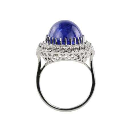 Bague en or blanc 18 carats avec tanzanite taille cabochon et diamants non sertis. Tanzanite 21th century - photo 6