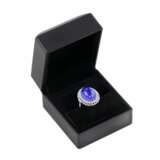 Bague en or blanc 18 carats avec tanzanite taille cabochon et diamants non sertis. Tanzanite 21th century - photo 7