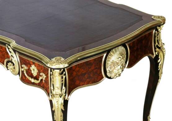 Magnificent writing desk in wood and gilded bronze Louis XV style. Wood 19th century - photo 8