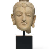 A STUCCO HEAD OF BUDDHA - Foto 1