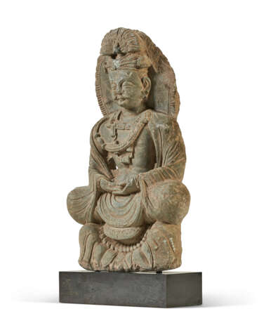 A GREEN SCHIST FIGURE OF A BODHISATTVA - фото 4