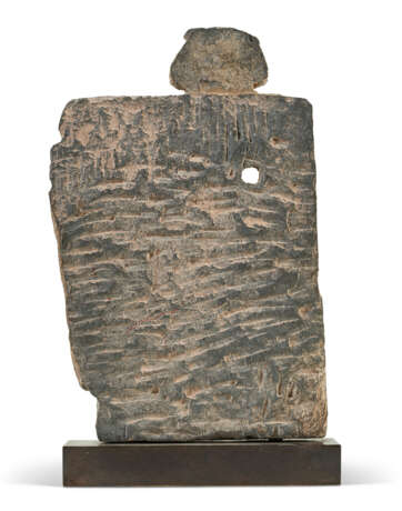 A GREY SCHIST FIGURE WITH ASHOKAN PILLARS - photo 3