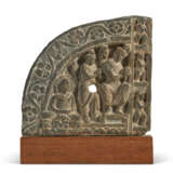 A GREY SCHIST FRIEZE WITH BUDDHA AND WORSHIPPERS - Foto 1