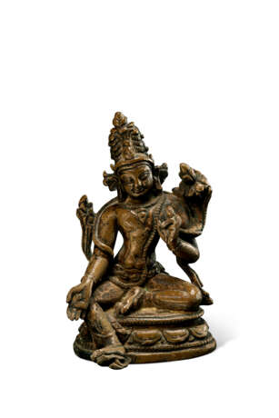 A SMALL BRONZE FIGURE OF PADMAPANI - фото 1