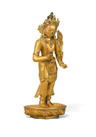 A GILT-BRONZE FIGURE OF VAJRAPANI - фото 2