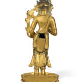 A GILT-BRONZE FIGURE OF VAJRAPANI - Foto 4