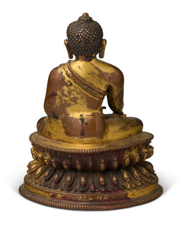 A GILT-BRONZE FIGURE OF BUDDHA - photo 3