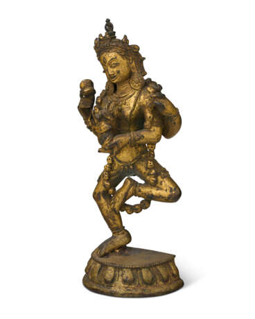 A GILT-BRONZE FIGURE OF VAJRAVARAHI - photo 2