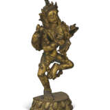 A GILT-BRONZE FIGURE OF VAJRAVARAHI - Foto 4