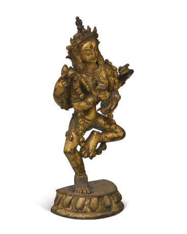 A GILT-BRONZE FIGURE OF VAJRAVARAHI - Foto 4