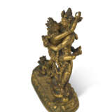 A GILT-BRONZE FIGURE OF CHAKRASAMVARA - photo 4