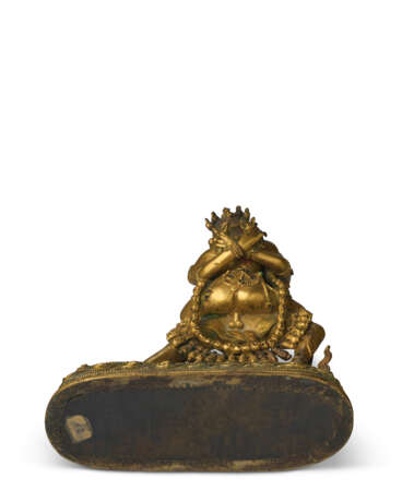 A GILT-BRONZE FIGURE OF CHAKRASAMVARA - Foto 5