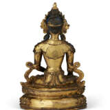 A GILT-BRONZE FIGURE OF AKSHOBYA - photo 2