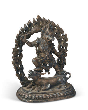 A SMALL BRONZE FIGURE OF VAJRABHAIRAVA - Foto 2