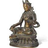 A BRONZE FIGURE OF TARA - фото 4