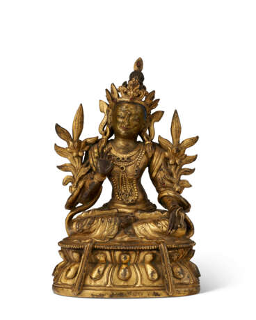 A GILT-BRONZE FIGURE OF A BODHISATTVA - Foto 1