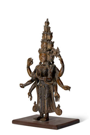 A BRONZE FIGURE OF AVALOKITESHVARA - photo 2