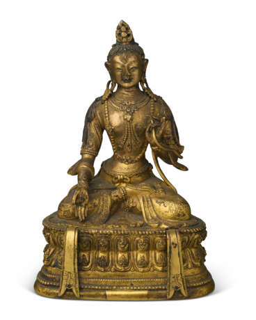 A GILT-BRONZE FIGURE OF TARA - photo 1