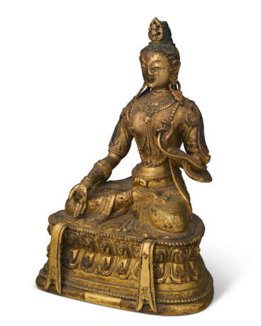 A GILT-BRONZE FIGURE OF TARA - Foto 2