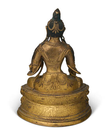 A GILT-BRONZE FIGURE OF TARA - Foto 3